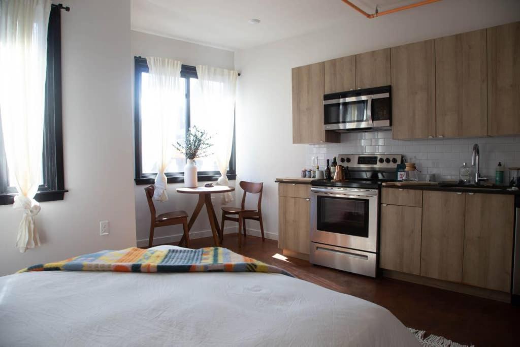 Billy Penn Studio With Outstanding Views, Contactless Check-in * Philadelphia