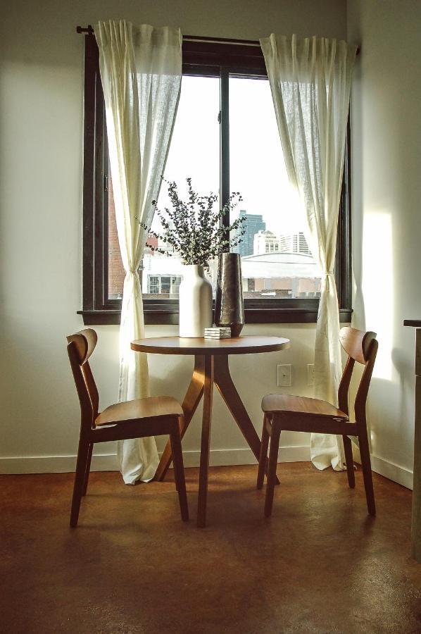Billy Penn Studio With Outstanding Views, Contactless Check-in Apartment